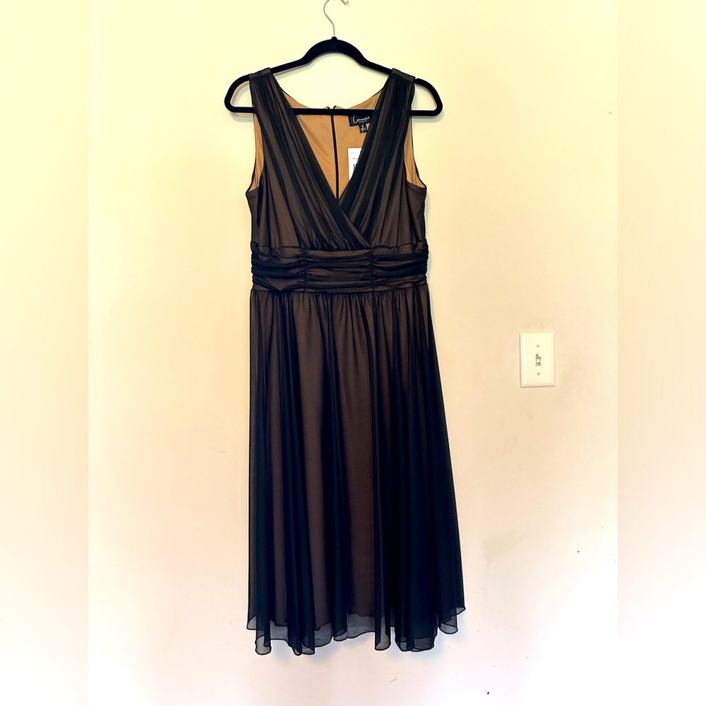 Women’s Cocktail Dress size 16. Gorgeous on. Fits true to size. Never worn.